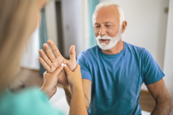 hand therapy male patient 